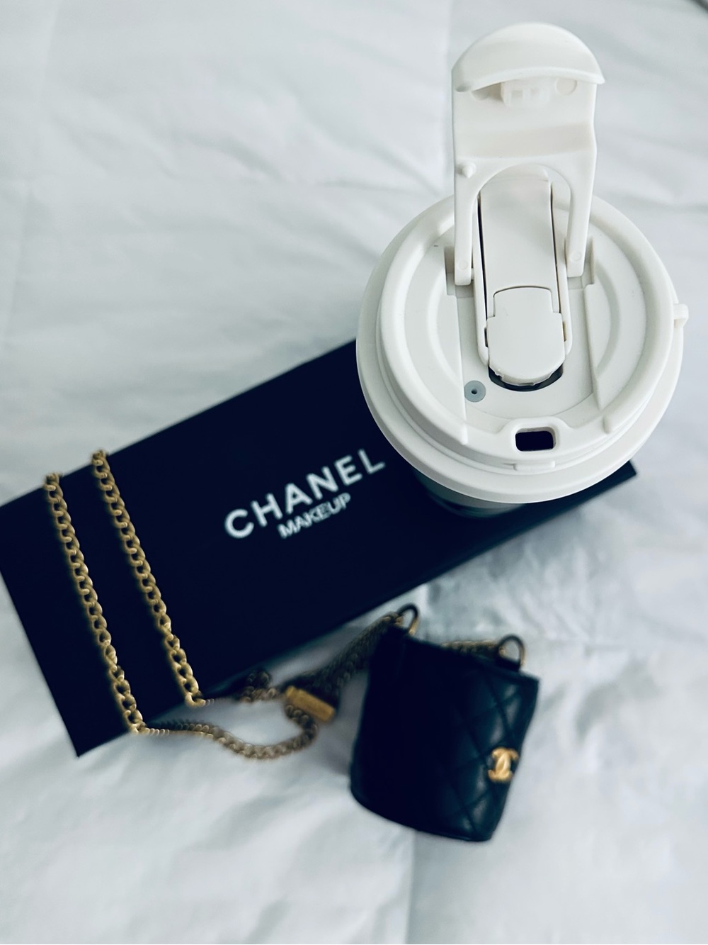 CHANEL VIP GWP White & Gold Travel Mug Quilted Holder - Picture 4 of 7